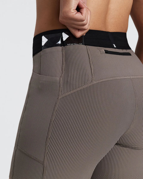 Bandit Running: Women's Striped Cadence 5" Compression Shorts - Concrete Taupe / Cocoa