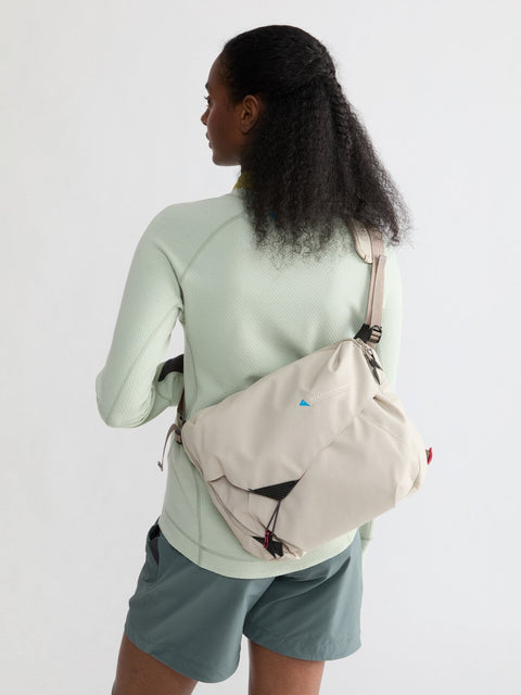Klättermusen: Gaut Messenger Bag - Silver Creme