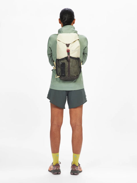 Klättermusen: Fjörm Backpack 18L - Silver Creme