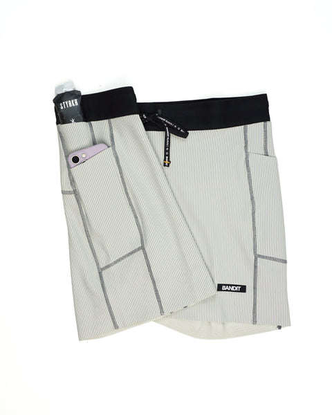 Bandit Running: Women's Striped Cadence 5" Compression Shorts - Plaster / Slate