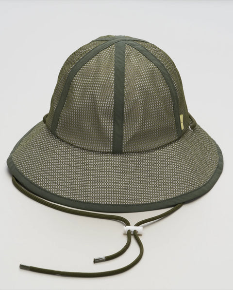 Hermanos Koumori: Mesh Bucket Hat - SIlver Cloud/Beetle