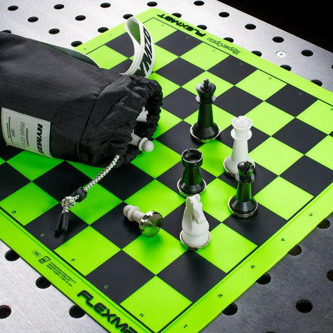 Nymzo: Stanton Series 01 Chess Pieces - Off White/Black